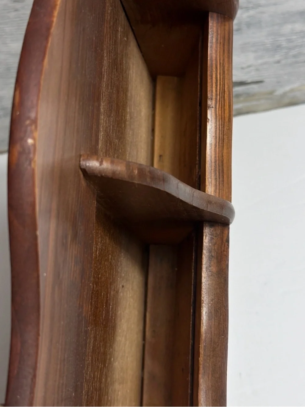 Vintage 1970s wooden wall mail / key holder organizer mfg by Gailstyn-Sutton.